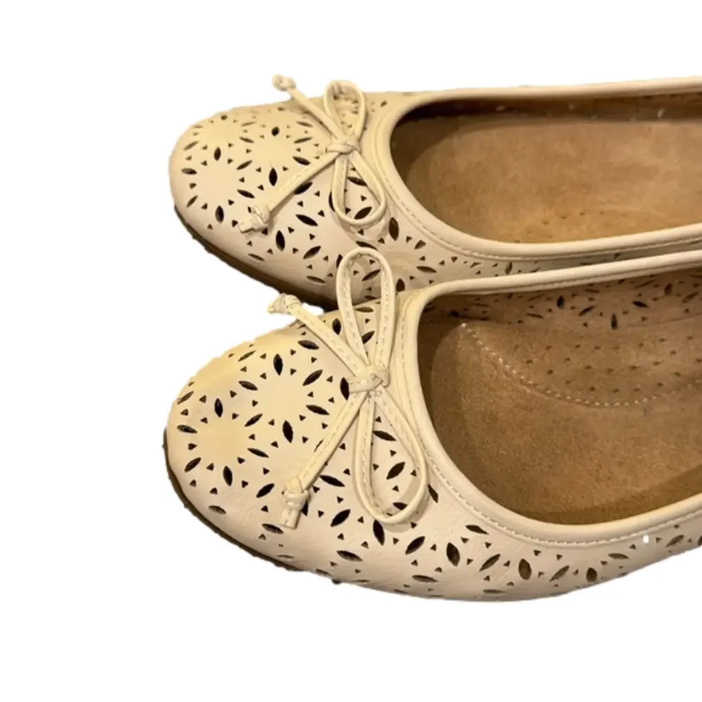 NWT Cliffs by White Mountain cream comfort flats 